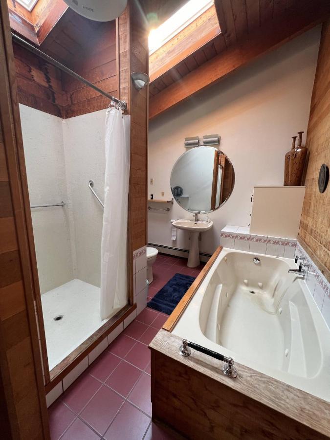 נורת וונקובר Cypress: Private Bedroom/Bathroom/Office, With Shared Pool, Hot Tub מראה חיצוני תמונה