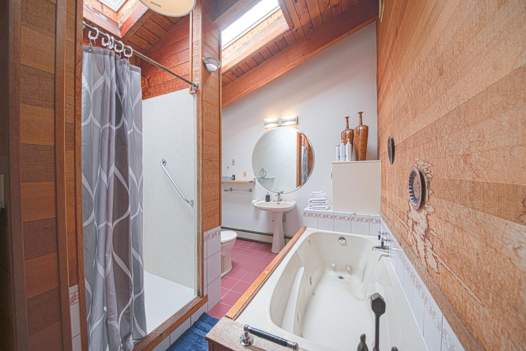 נורת וונקובר Cypress: Private Bedroom/Bathroom/Office, With Shared Pool, Hot Tub מראה חיצוני תמונה